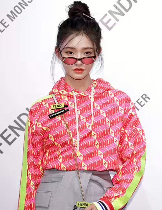 تسريحة Messy Bun