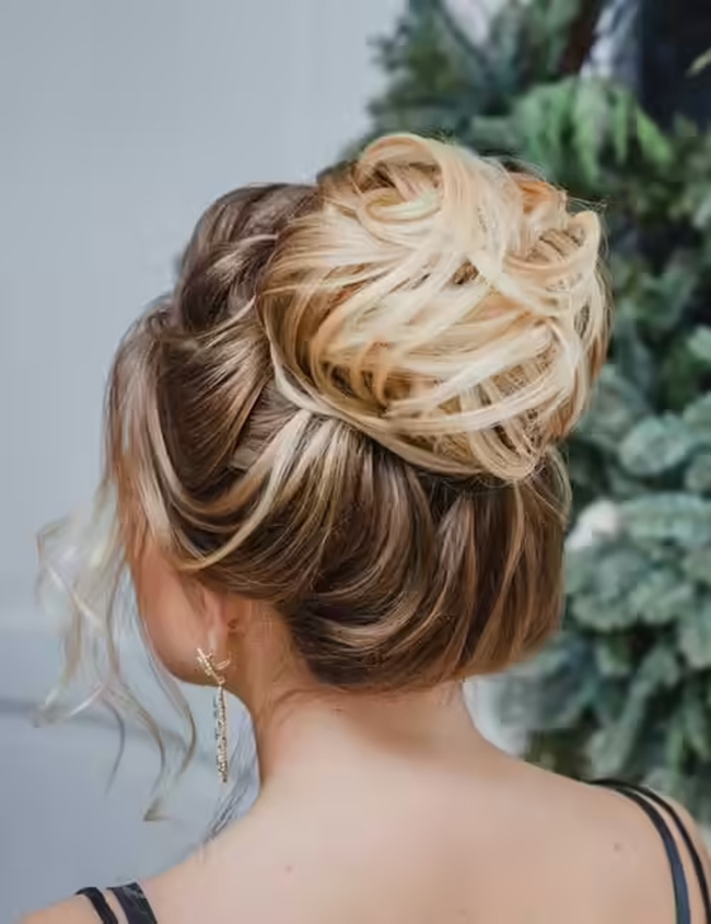 تسريحة Voluminous Bun