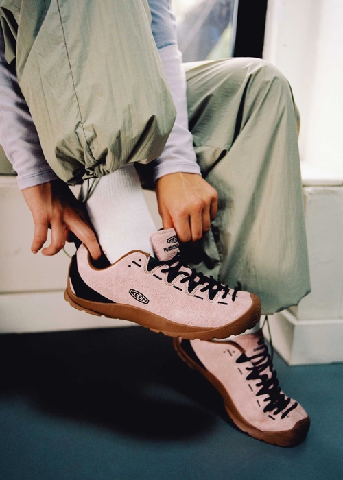 تفسير حلم لبس حذاء ليس لي ودلالات متنوعة!