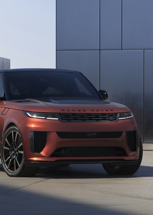 Range Rover Sport SV Carbon يجمع بين الديناميكية الرياضية والفخامة العصرية