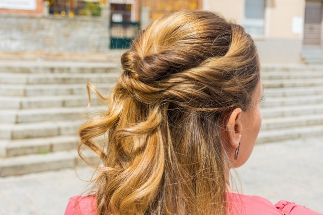 تسريحة Half up, half down