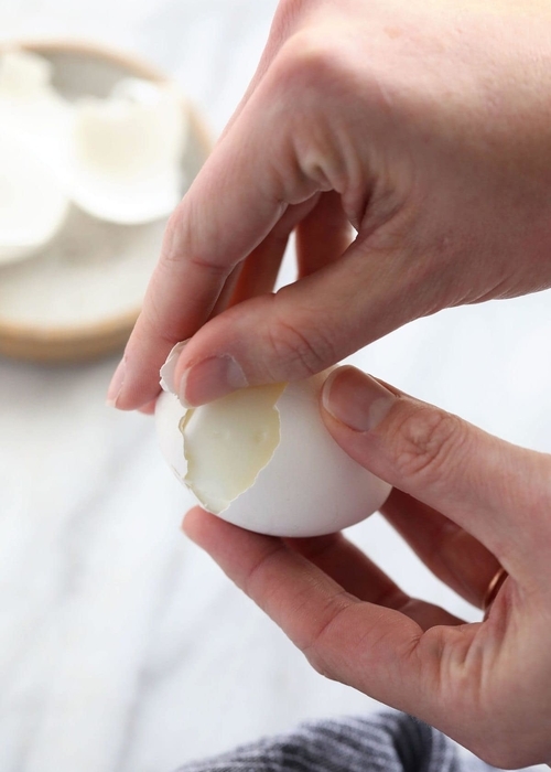 رؤية البيض المسلوق في المنام للمتزوجة بين الخير والتحديات!