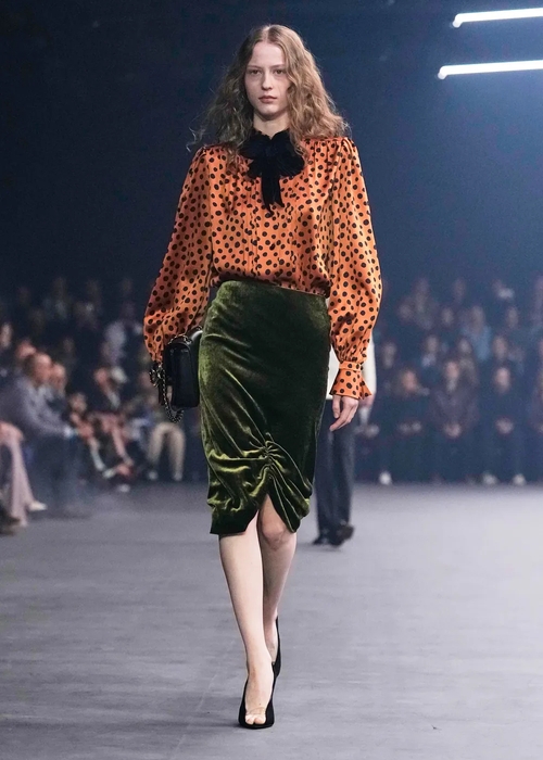 دار Valentino تقدم مجموعتها لربيع 2026 والمستوحاة من عالم اليراعات