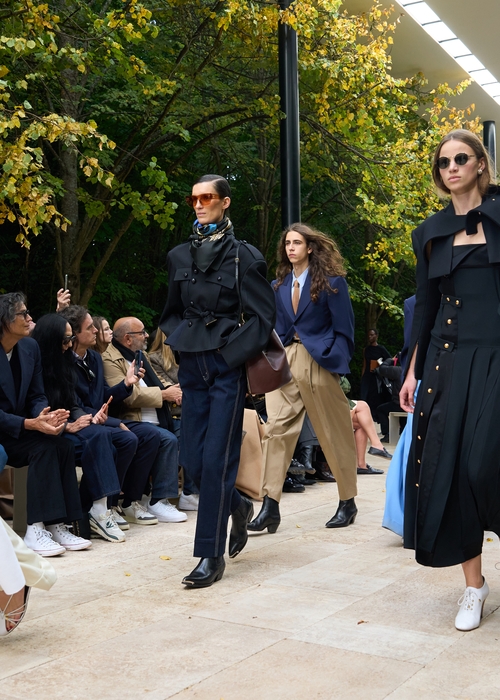 مجموعة مفعمة بالأنوثة قدمتها دار Celine لموسم ربيع وصيف 2026