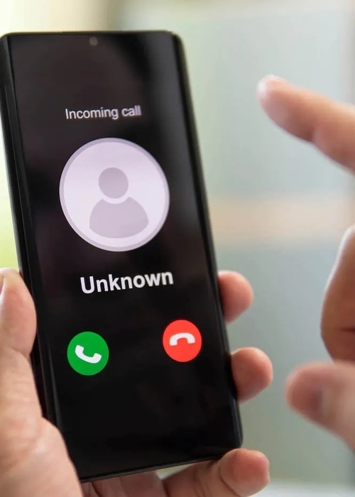 اكتشفي تفسير حلم اتصال هاتفي من شخص غير معروف!