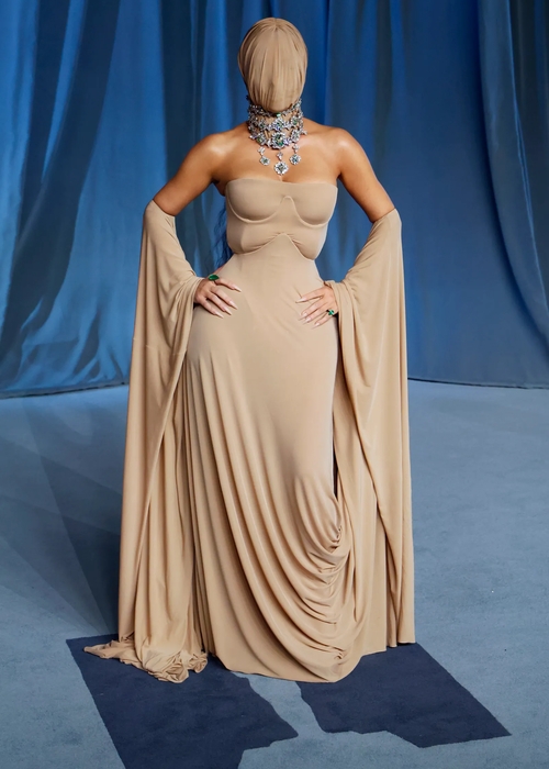 كيم كارداشيان حديث الصحافة في The Academy Museum Gala
