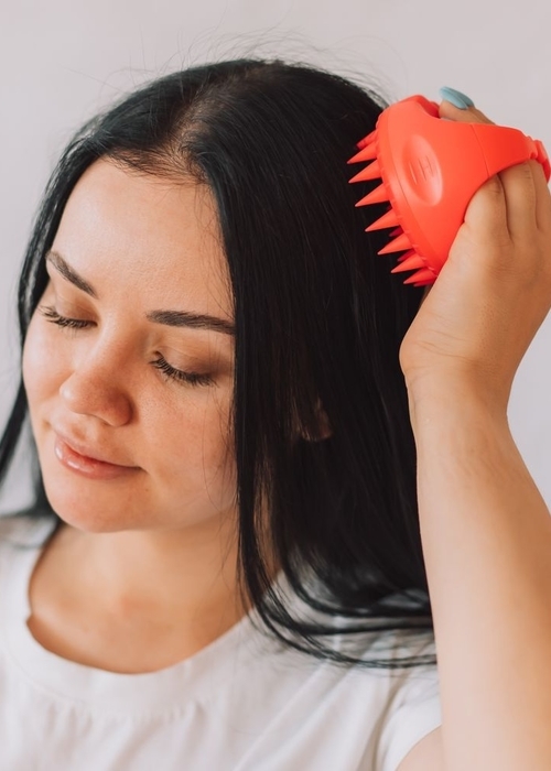 تنظيف فروة الراس منزليًا باستخدام العلاجات الطبيعية!