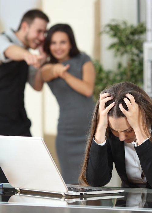 ما هي انواع التنمر ضد شخص أو مجموعة؟