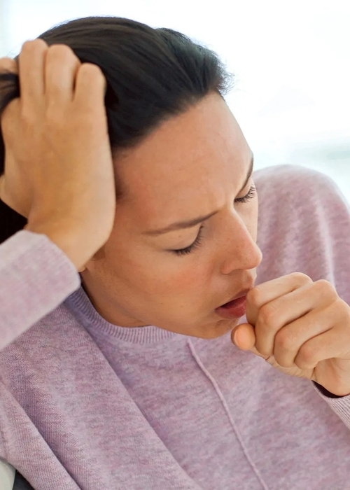 ما سبب خروج دم من الحلق؟