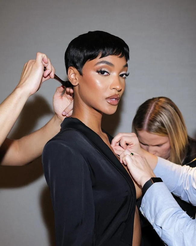 قصة Pixie Cut with Fringe