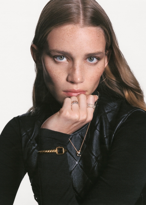 CHANEL تحتفل بنهاية العام عبر حملتها الجديدة لمجموعات الساعات والمجوهرات