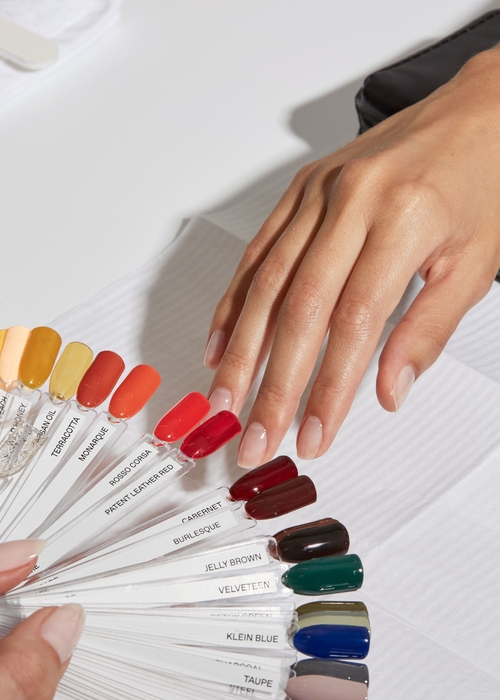 أفضل ألوان طلاء الأظافر لموسم الأعياد