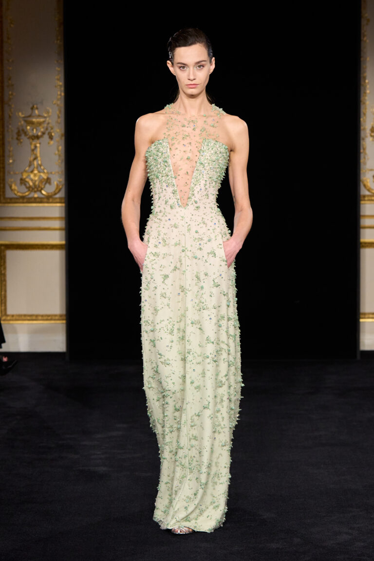 أناقة مدروسة وتفاصيل راقية في عرض Giorgio Armani Privé