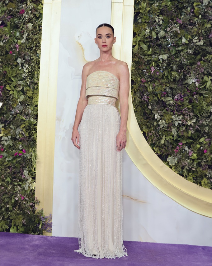 كاتي بيري تتألّق بتصميم سعودي من توقيع وعد العقيل في الـ Joy Awards