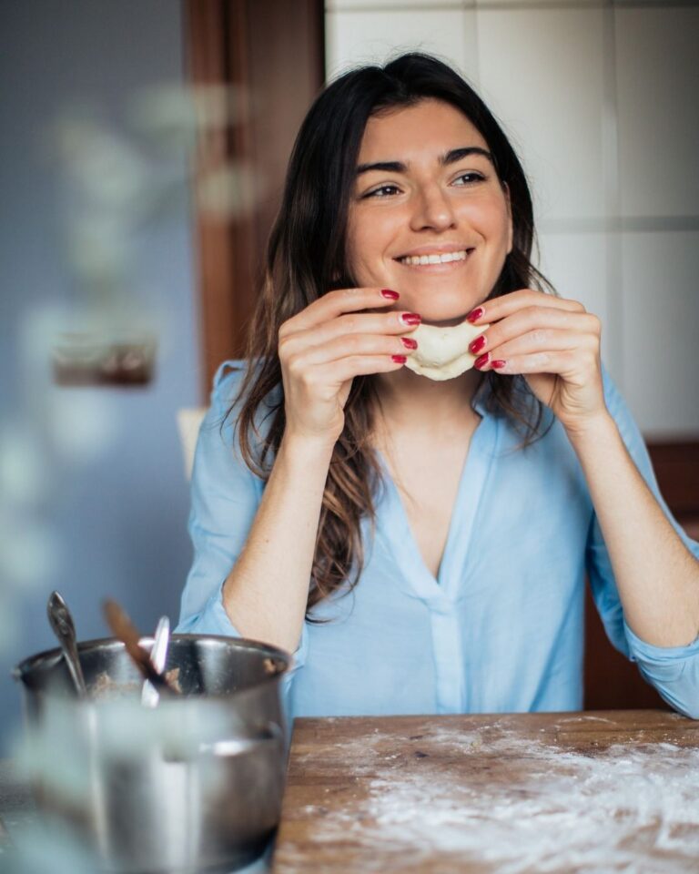 طريقة عمل فطائر الجبن في الفرن ناجحة وخلال دقائق!