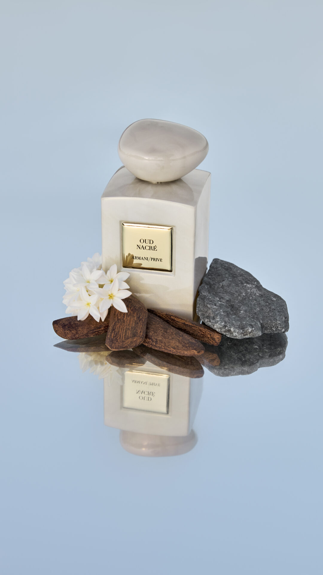 أنس بوخش يقود حكاية Armani Oud Nacré نحو فخامة جديدة