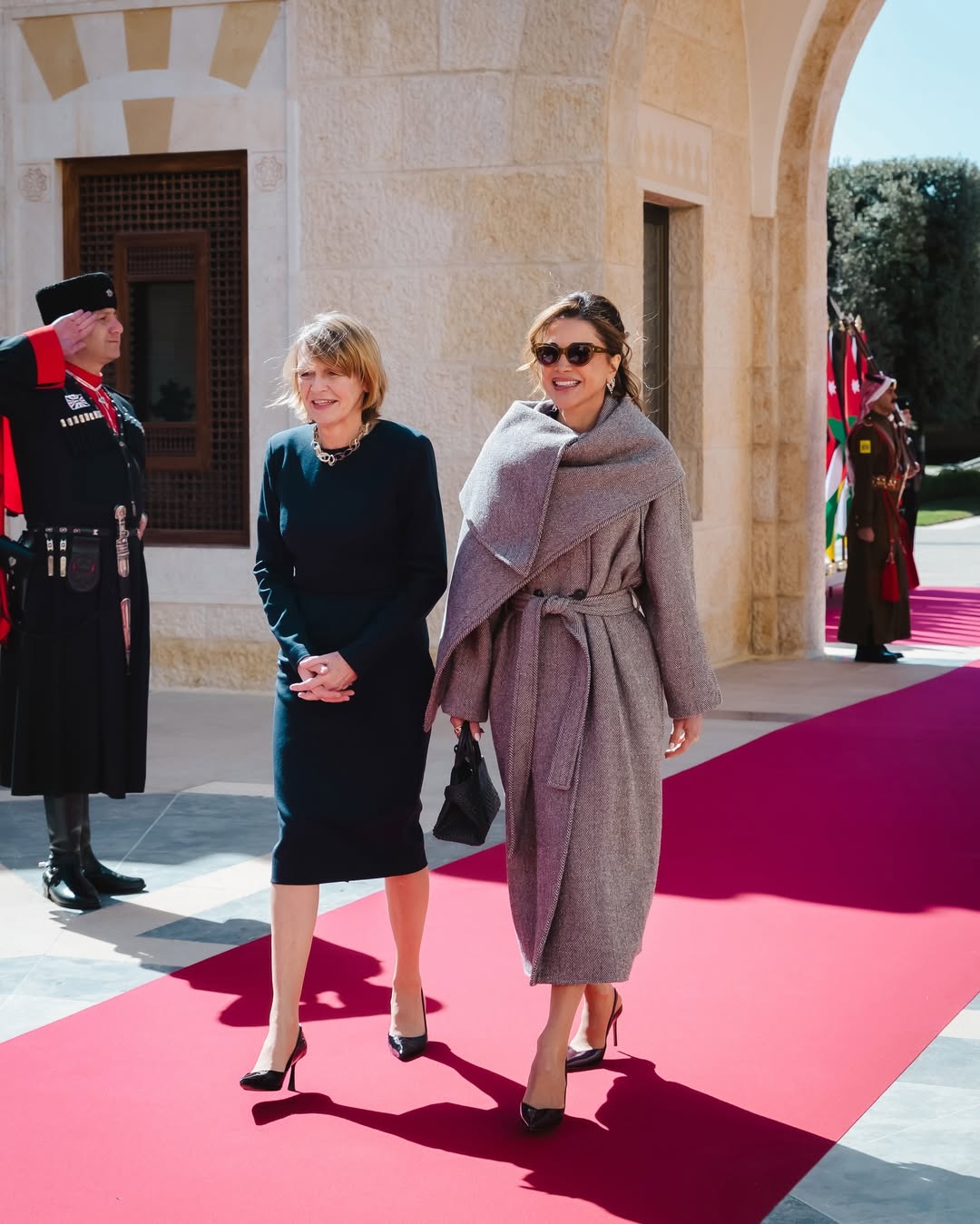 استقبال رفيع من قبل الملكة رانيا وأناقة مبهرة بالفعل!