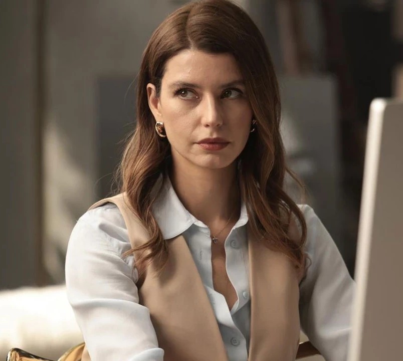 بيرين سات تطلق أول أغنية لها والجمهور مستغرب!