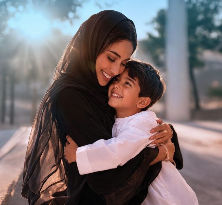 تكريمًا للأم، دبي تعتمد مسمى صانعة أجيال بدلًا من ربة منزل