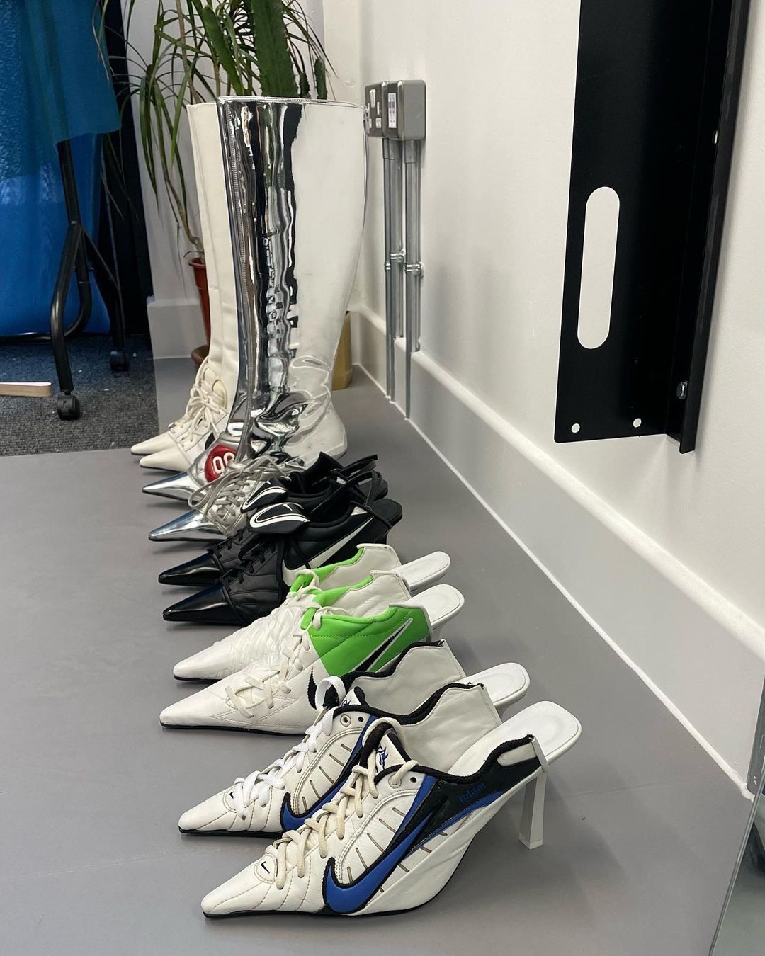 حذاء رياضي بكعب عالي​
