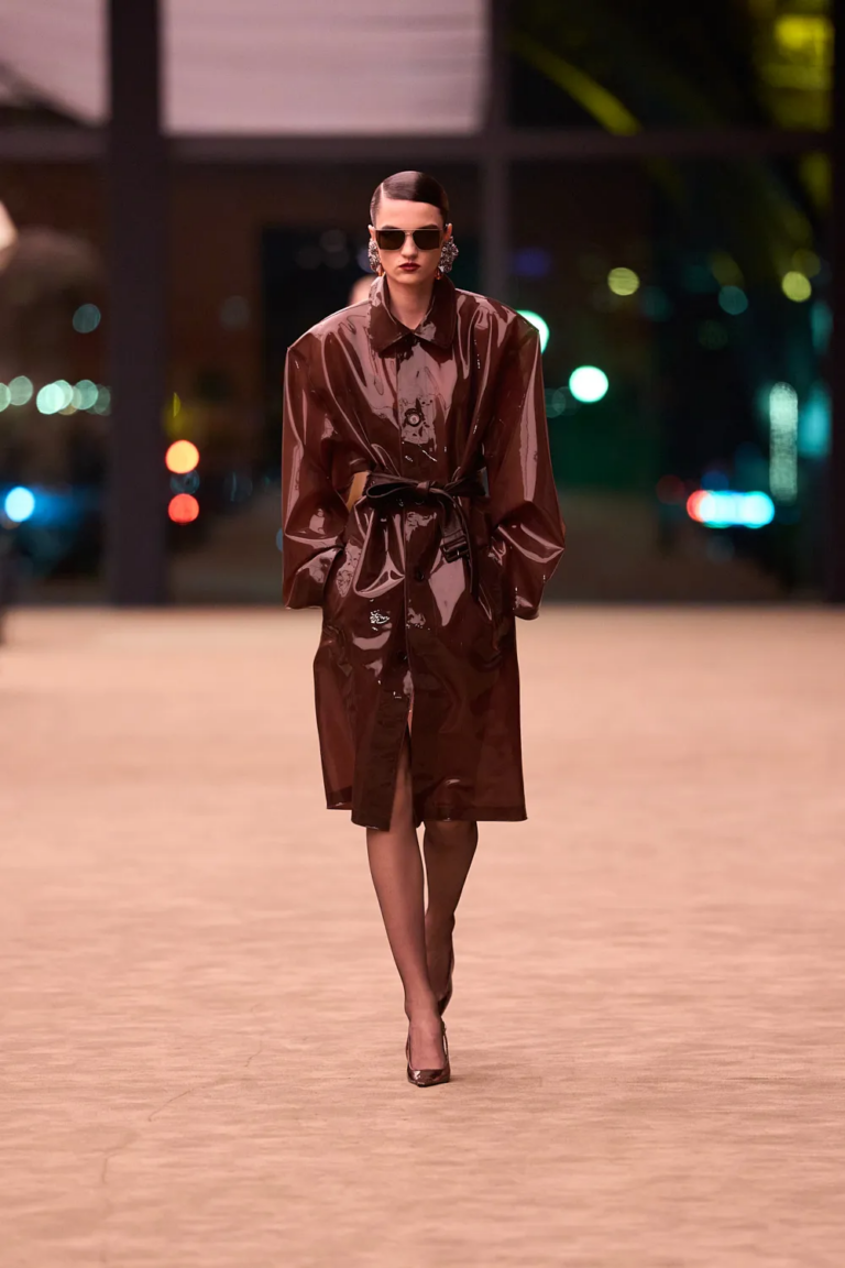 الأنوثة والرقي عنوان مجموعة Saint Laurent لشتاء 2026