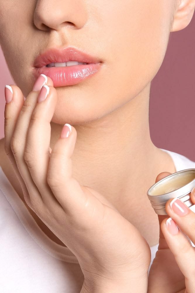 علاج تشقق الشفاه بسرعه