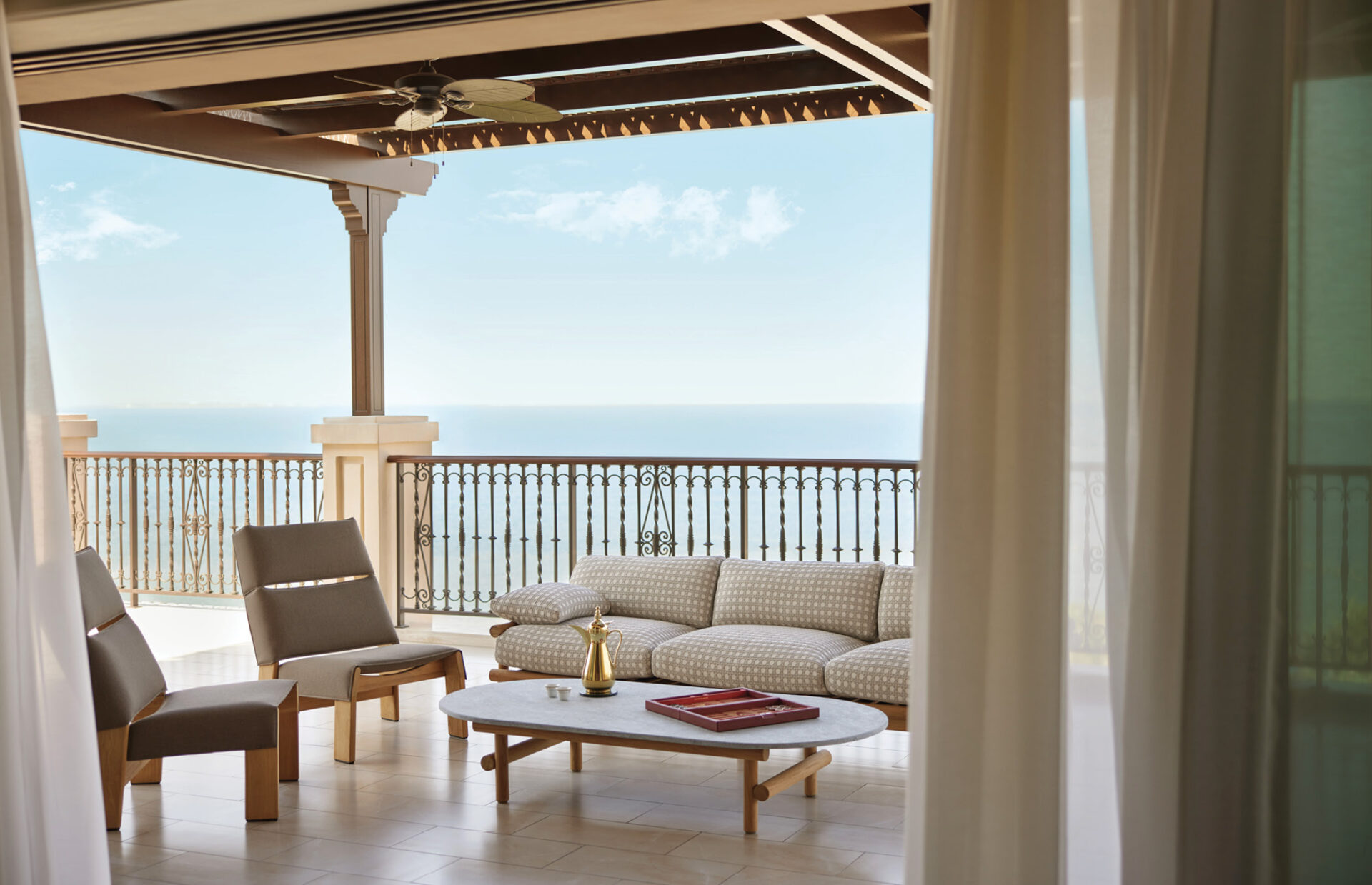 منتجع Four Seasons Dubai مفتاحك لعطلة الأحلام في قلب دبي