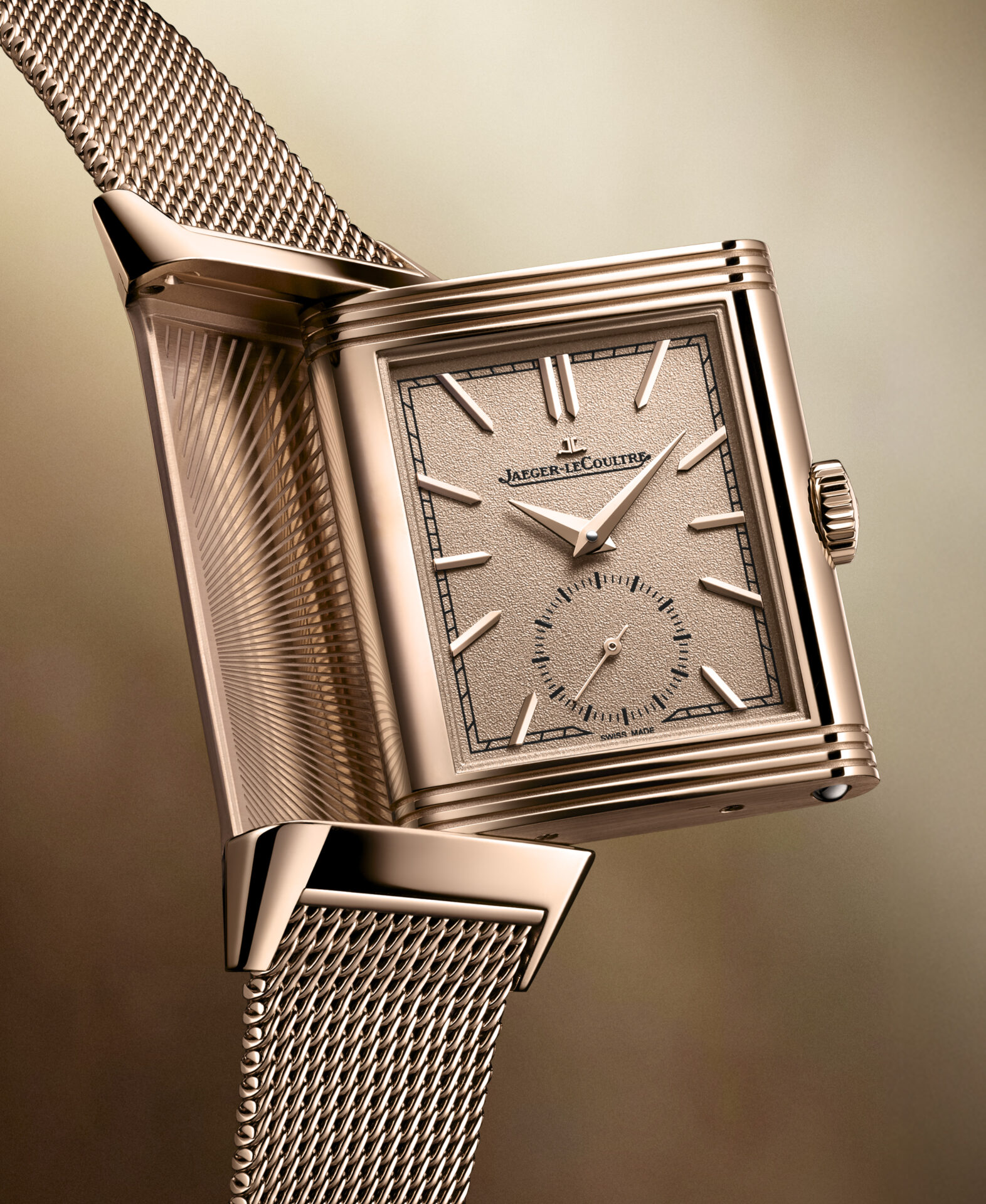 ساعة Reverso Tribute Monoface Small Seconds من Jaeger-LeCoultre تعكس ثقة الحاضر وسحر الماضي العريق!