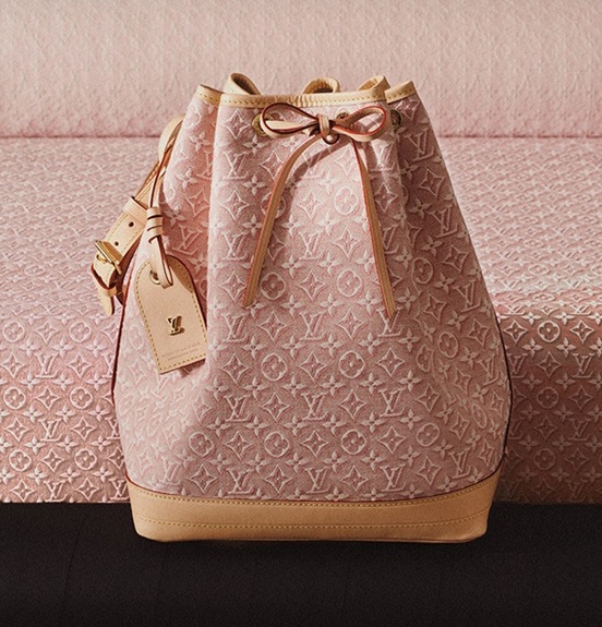 Louis Vuitton تكشف عن Monogram Emblème كإعادة ابتكار لأيقونتها التاريخية