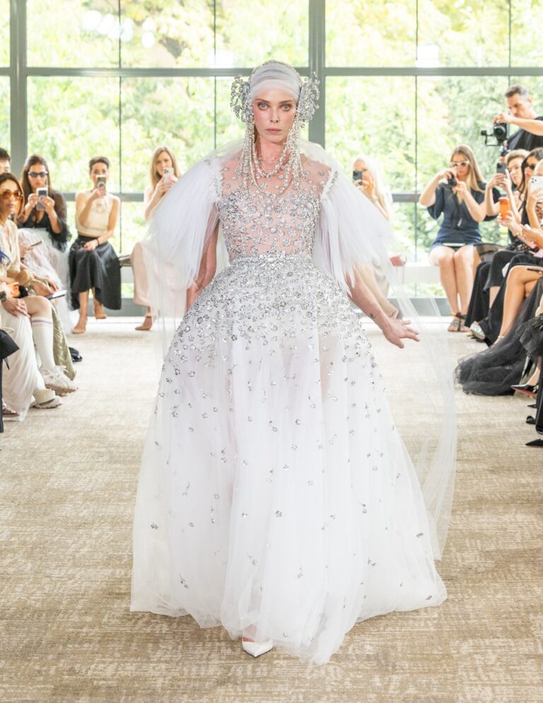 YANINA Couture تعيد إحياء الأزياء التاريخية في مجموعة “Provocation”