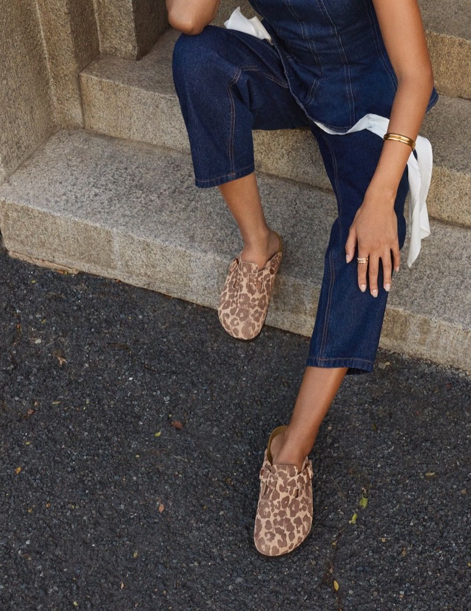 BIRKENSTOCK تعيد ابتكار تصاميمها الأيقونية بطبعات حيوانية