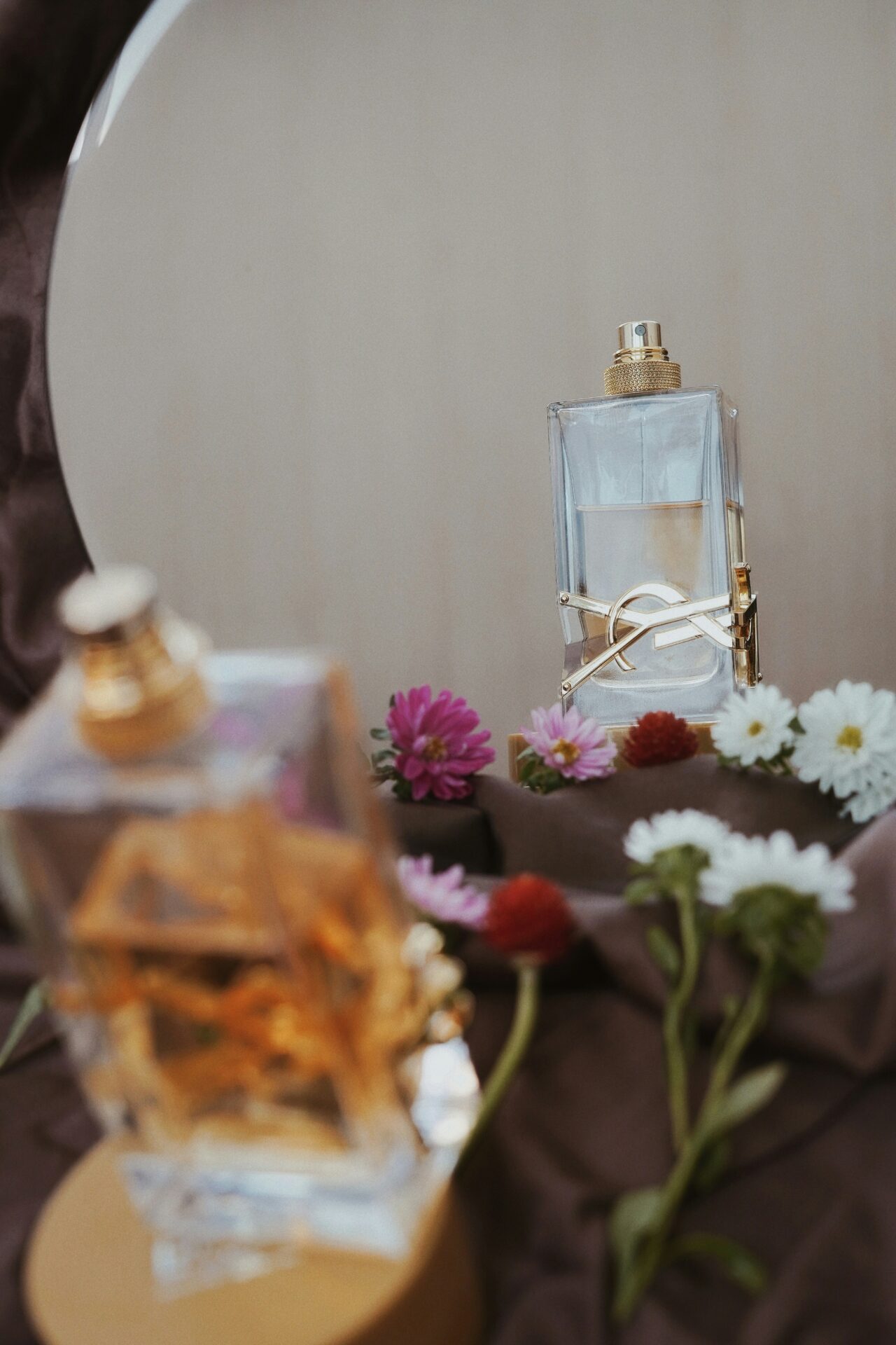 ما أكثر العطور النسائية ثباتاً؟ أفضل التركيبات والنوتات التي تدوم طويلاً