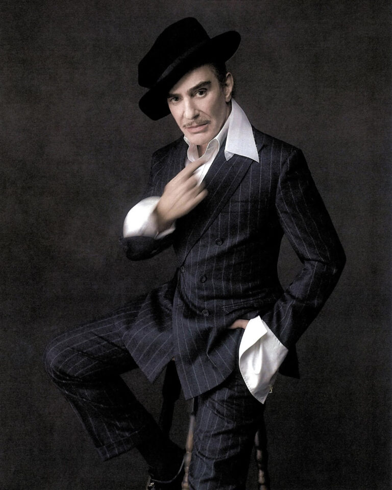 مجموعة مصممة بأنامل John Galliano في متاجر العلامة التجارية Zara