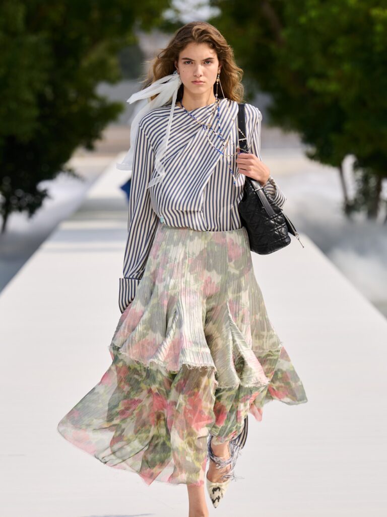 دار Dior تستحضر سحر الطبيعة  وجمالها في عرضها الباريسي لربيع وصيف 2027