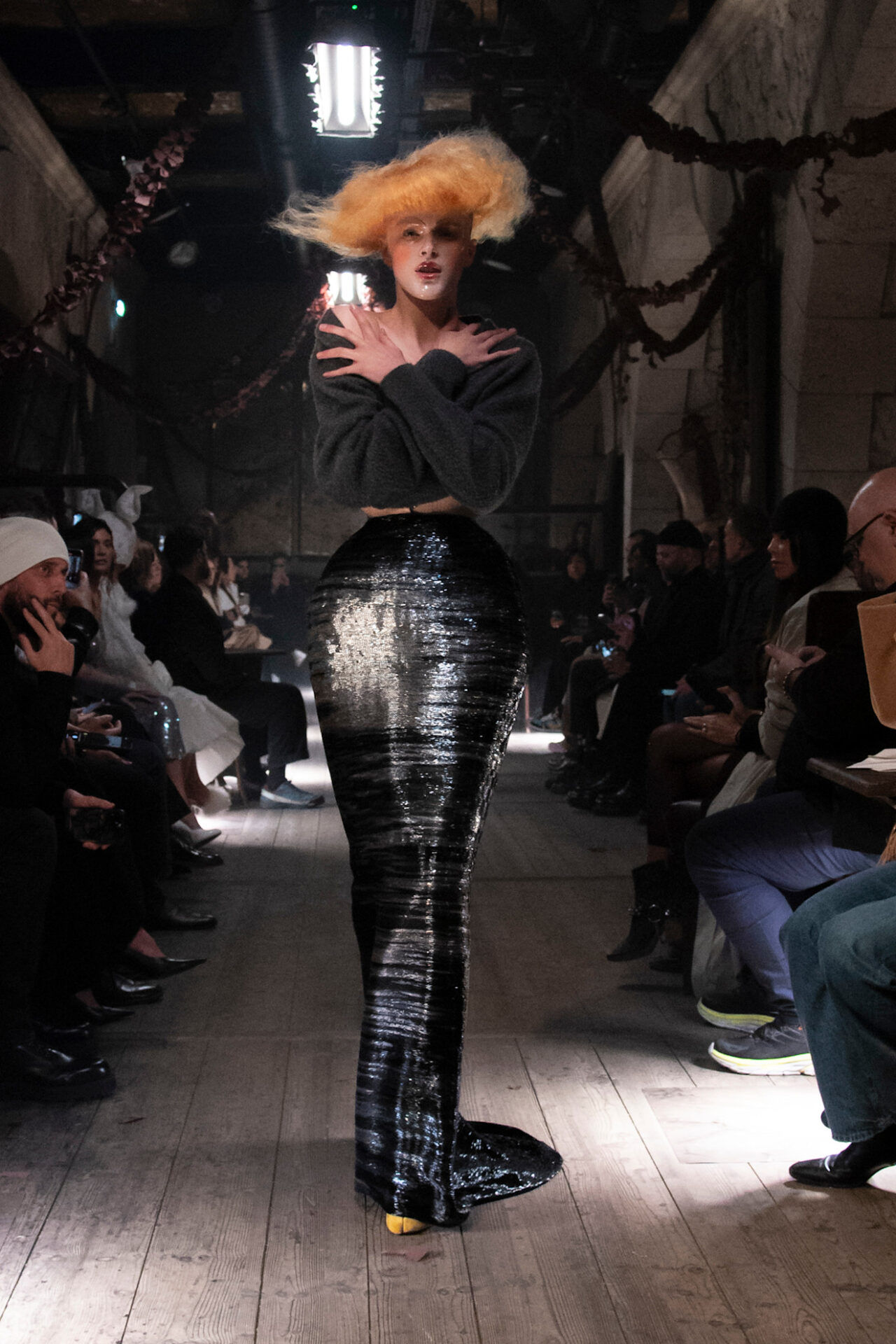  من عروض Maison Margiela لصيف 2024 (المدير الإبداعي John Galliano) 