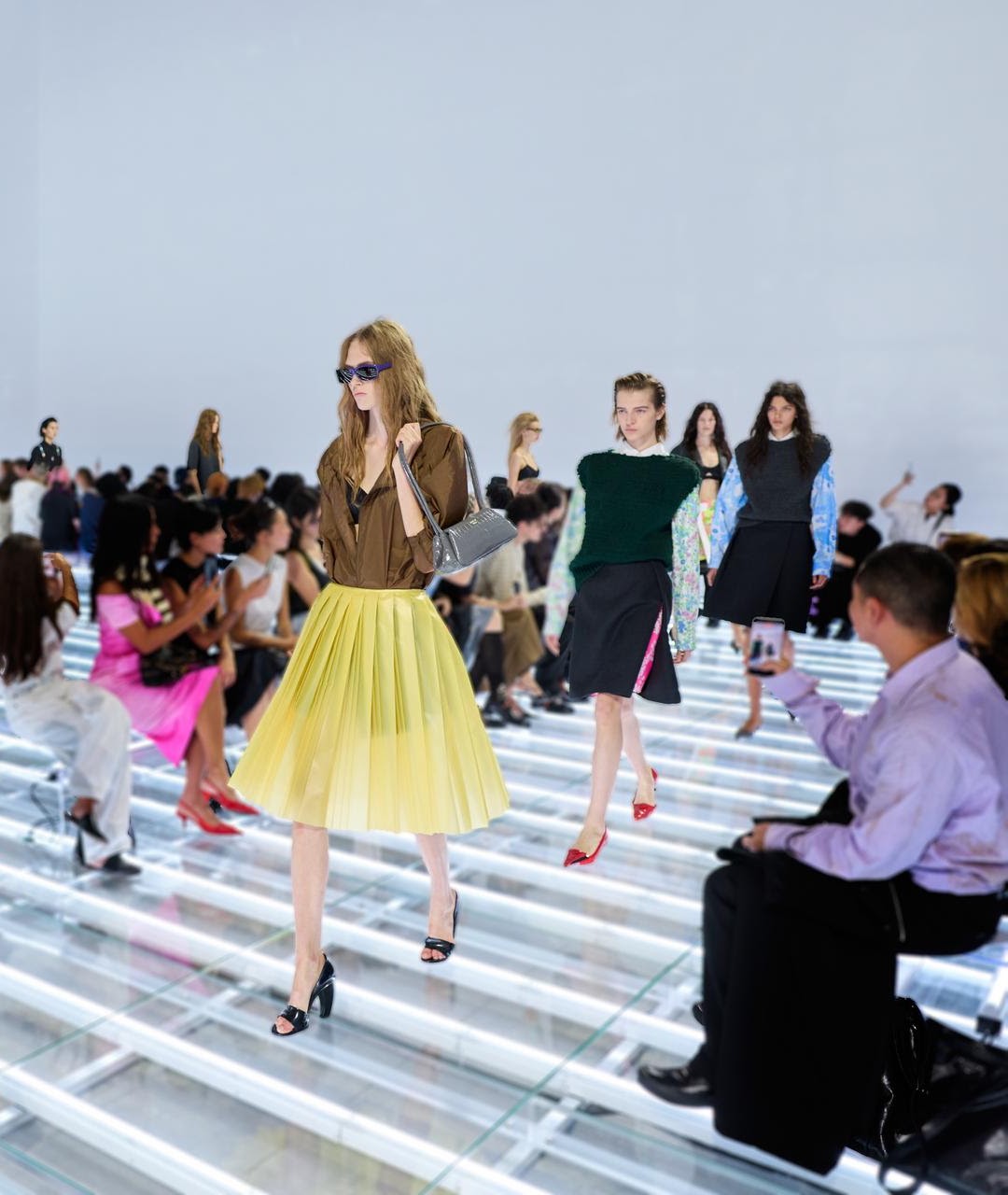 مجموعة علامة Prada تسرق الأضواء ضمن أسبوع الموضة في ميلانو!