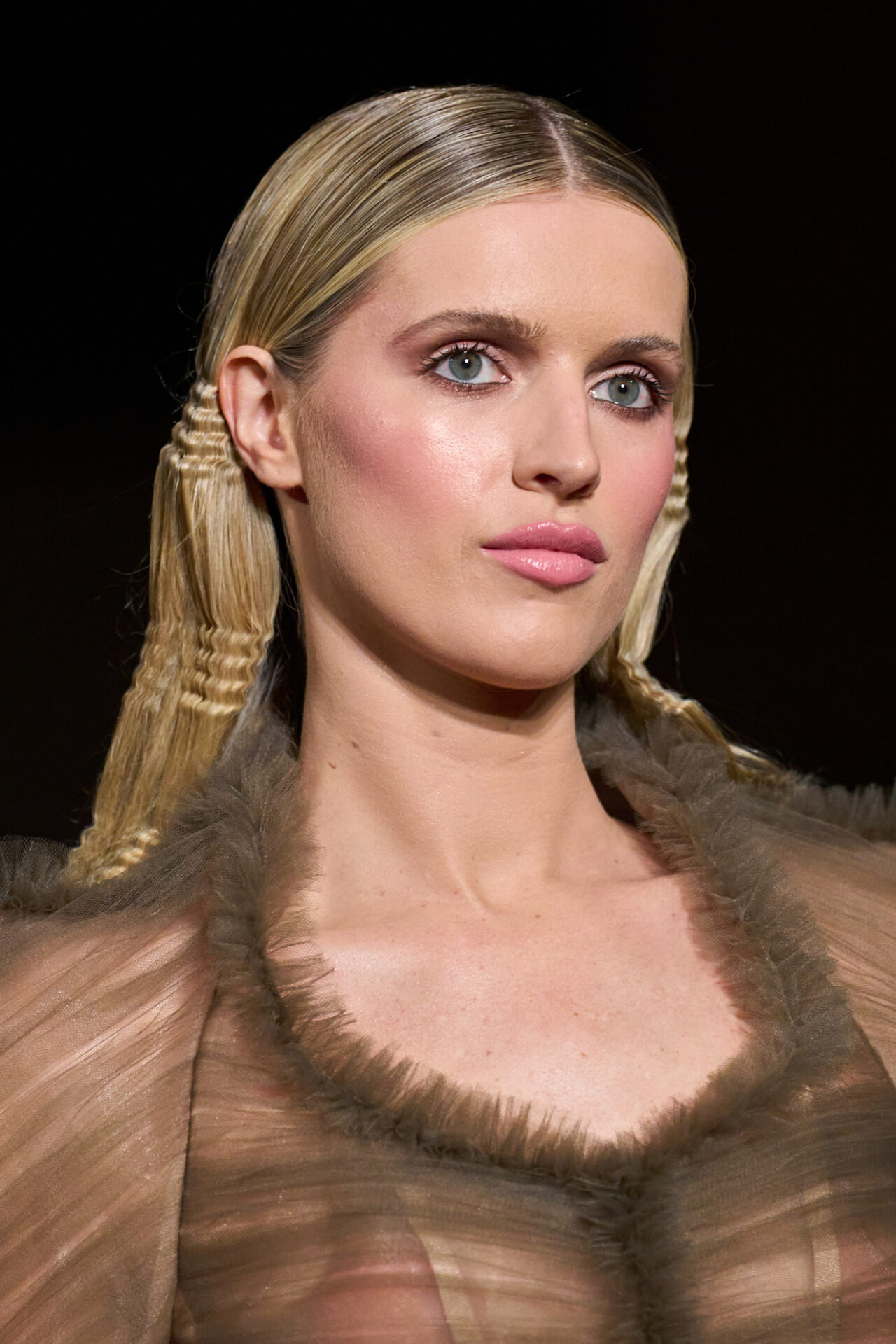 إطلالة دار Christian Siriano