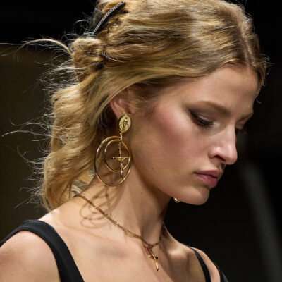 البلاشر المنحوت خلال عرض Dolce & Gabbana