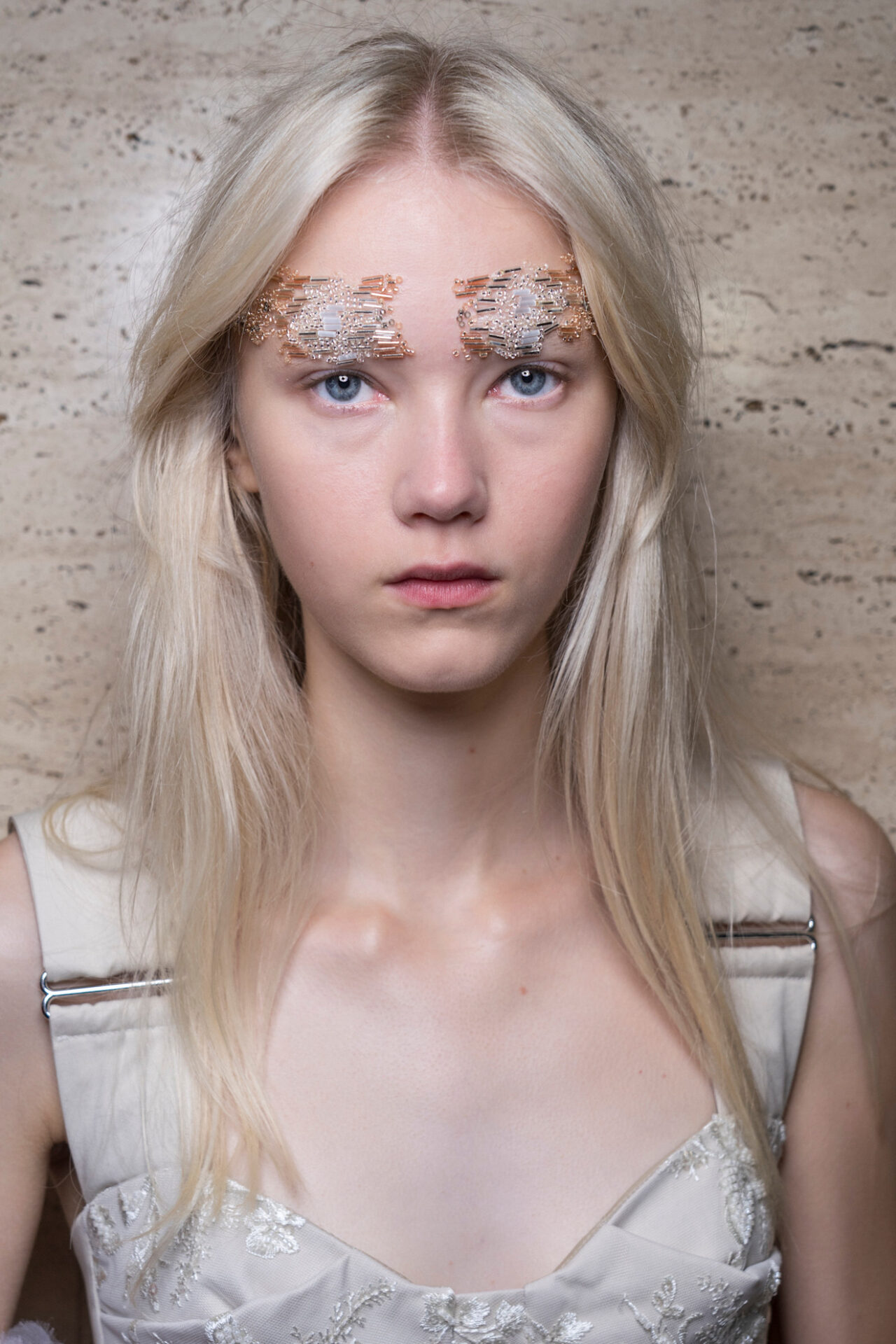الحواجب المزخرفة في عرض Simone Rocha