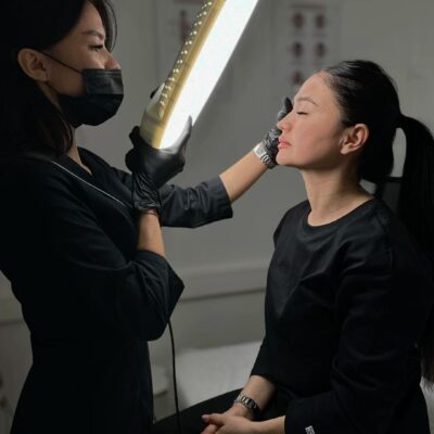 ما الفرق بين المايكروبليدنج والتاتو التجميلي للحواجب؟