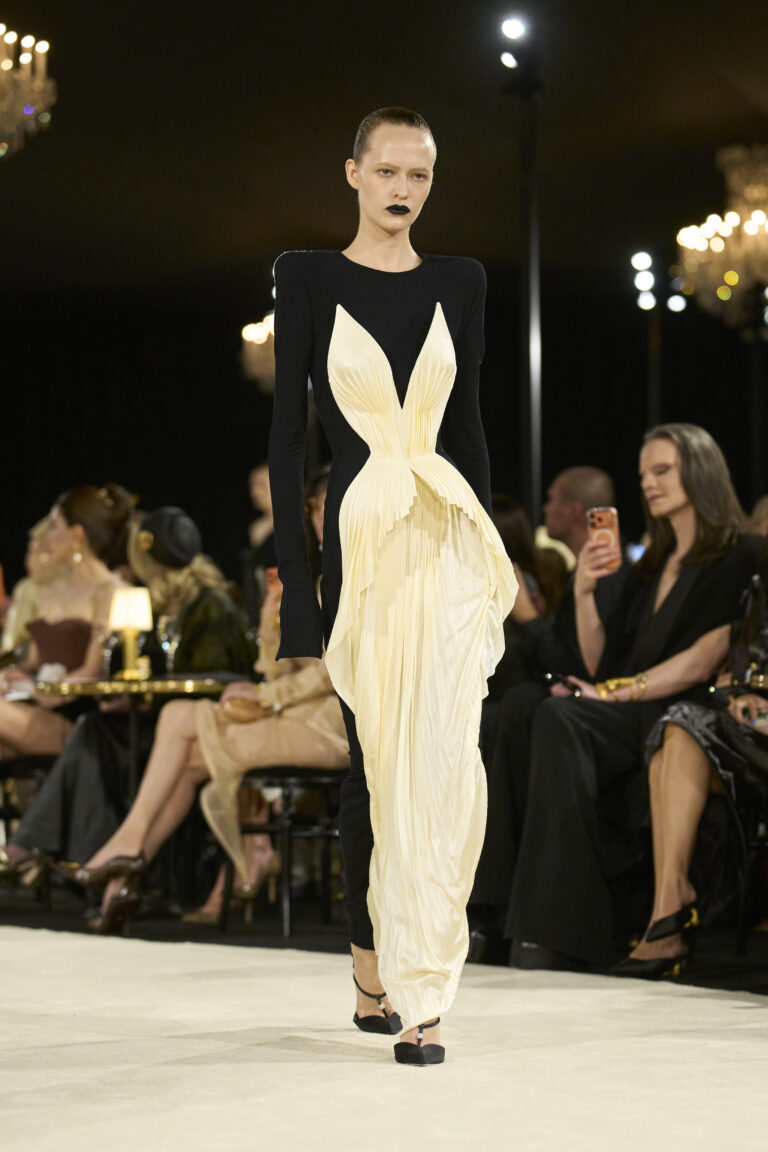 دار Schiaparelli  تحتفي بجذورها في مجموعة “Going Clear”