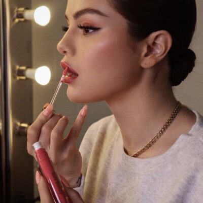 كيف أحصل على شفاه زجاجية مثل النجمات؟